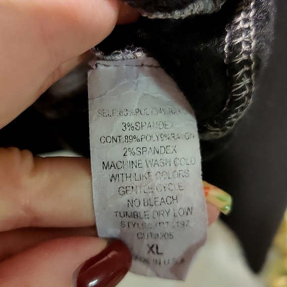 Black and white buffalo plaid top. - Picture 3 of 4